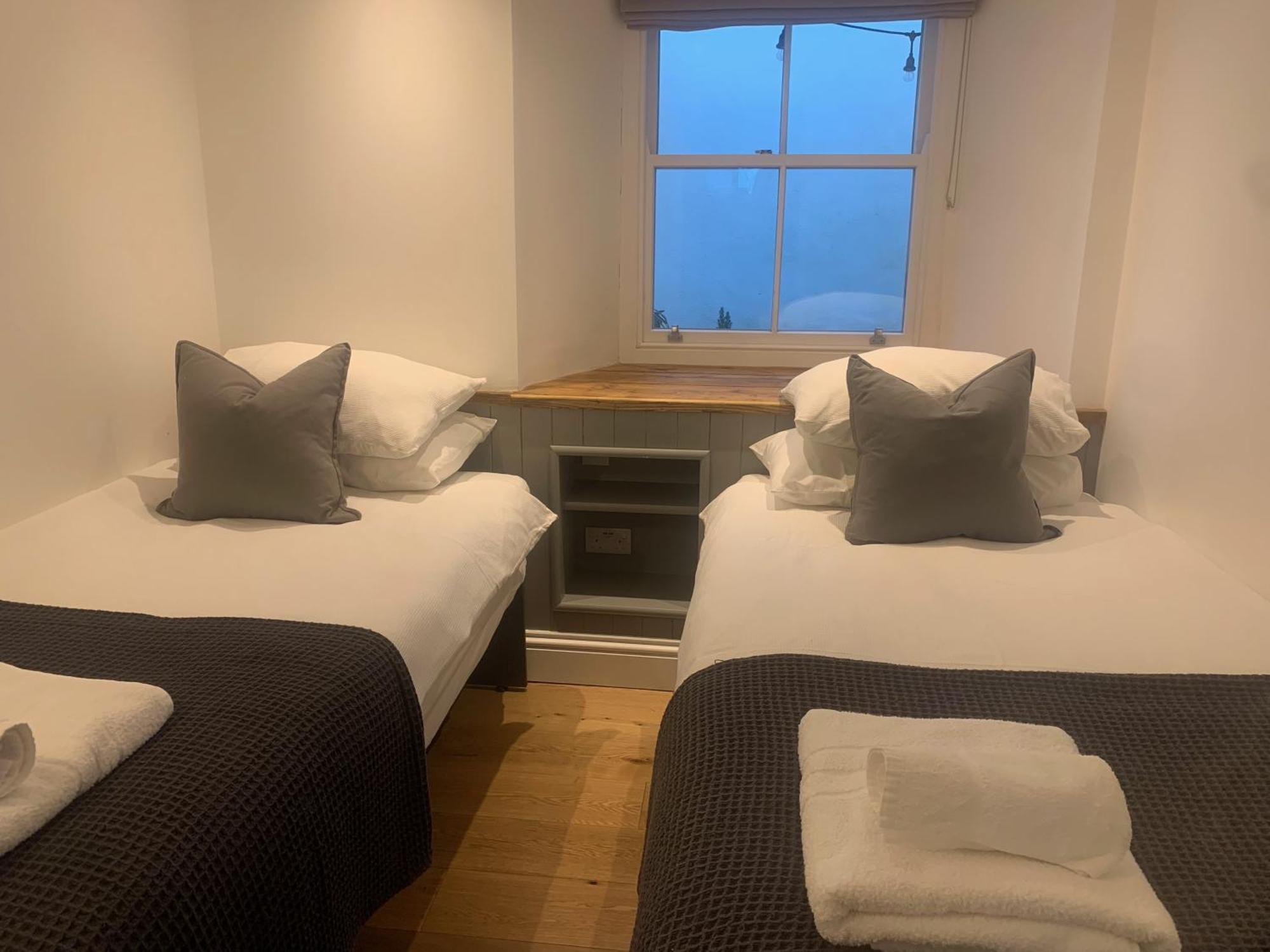 Georgian Holiday Apartment In Боскасл Екстер'єр фото